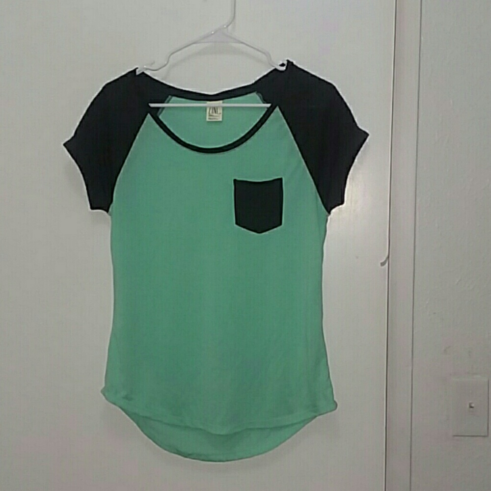 Zine size small super cute T-shirt